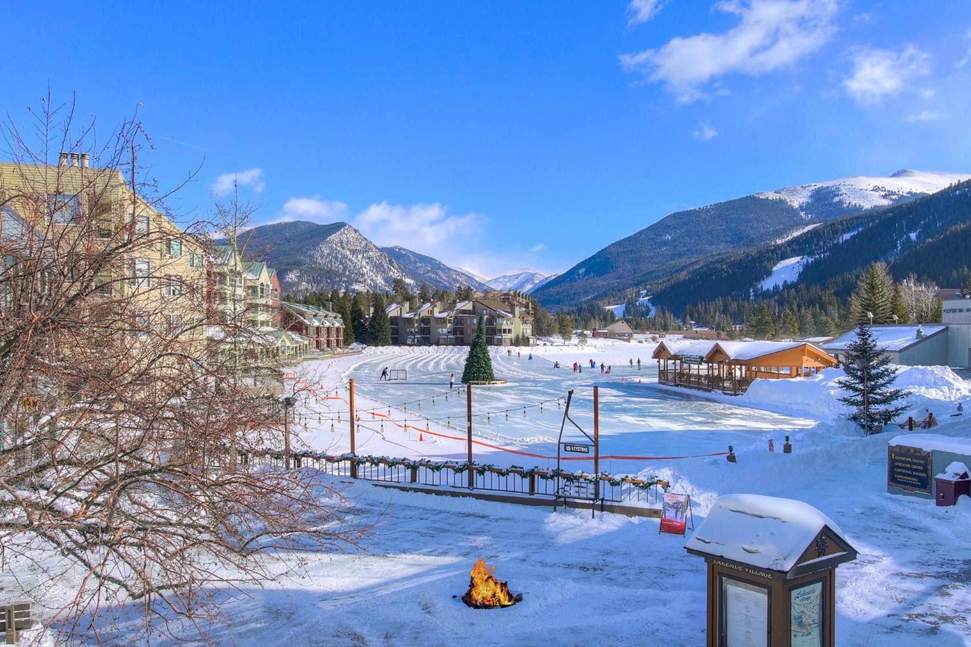 Lakeside Village By 3*